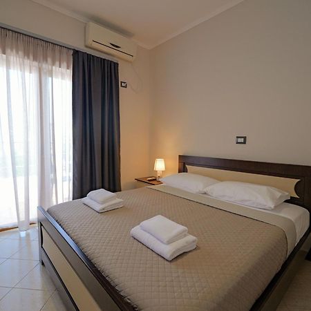 Hotel Deja Vu Ksamil Bagian luar foto