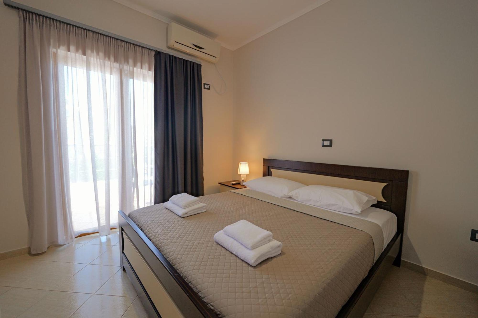 Hotel Deja Vu Ksamil Bagian luar foto