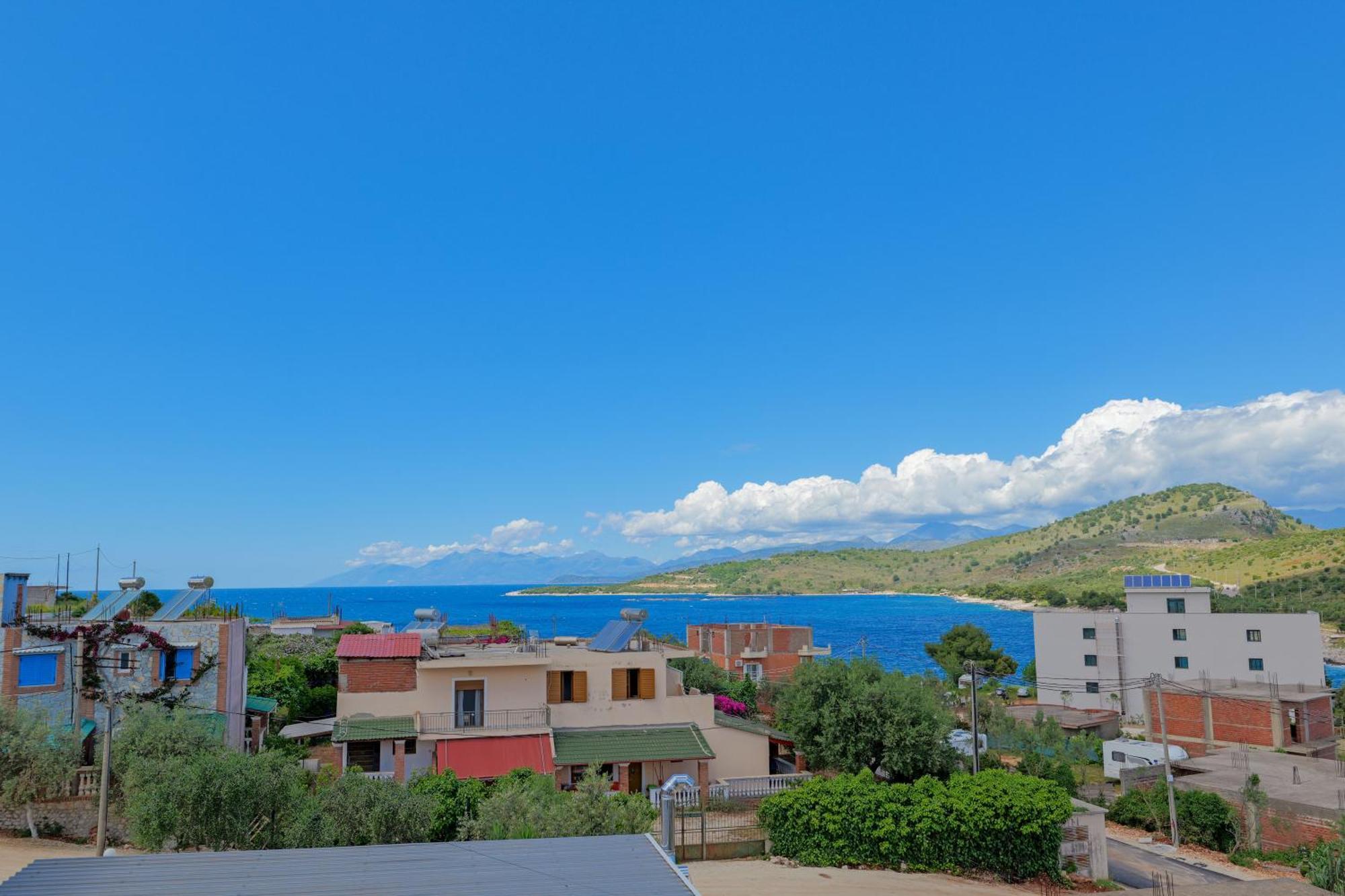 Hotel Deja Vu Ksamil Bagian luar foto