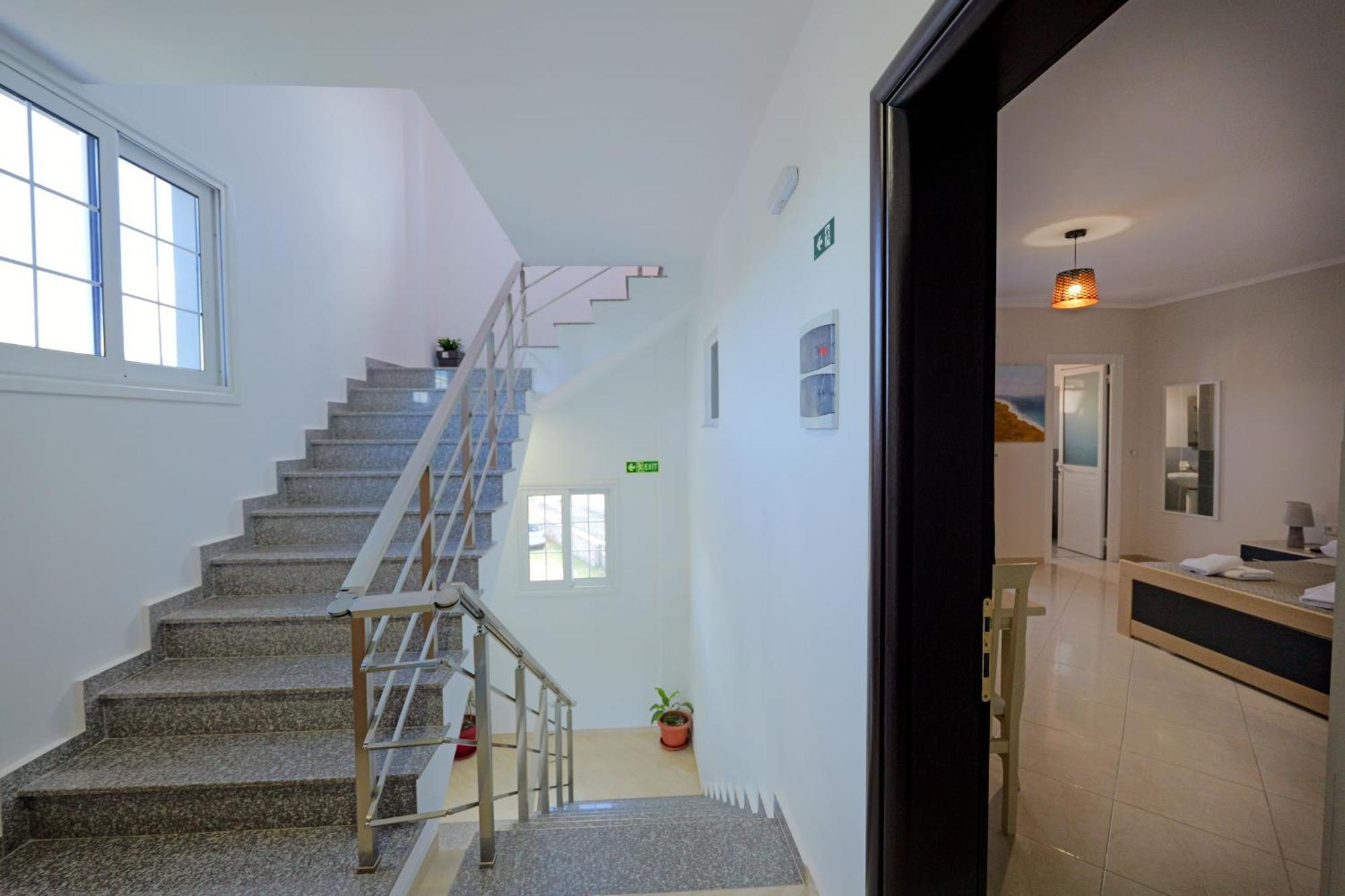 Hotel Deja Vu Ksamil Bagian luar foto