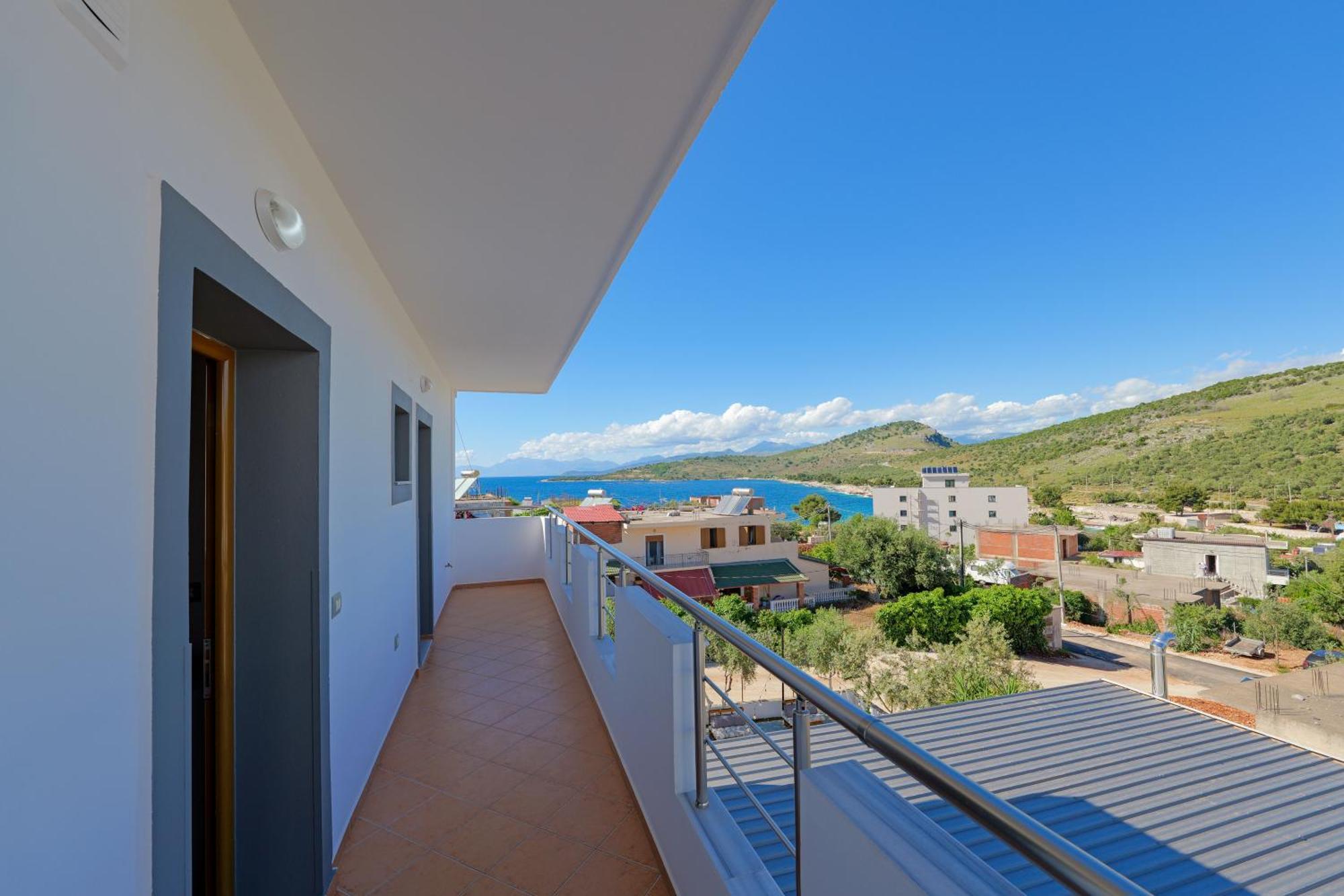 Hotel Deja Vu Ksamil Bagian luar foto