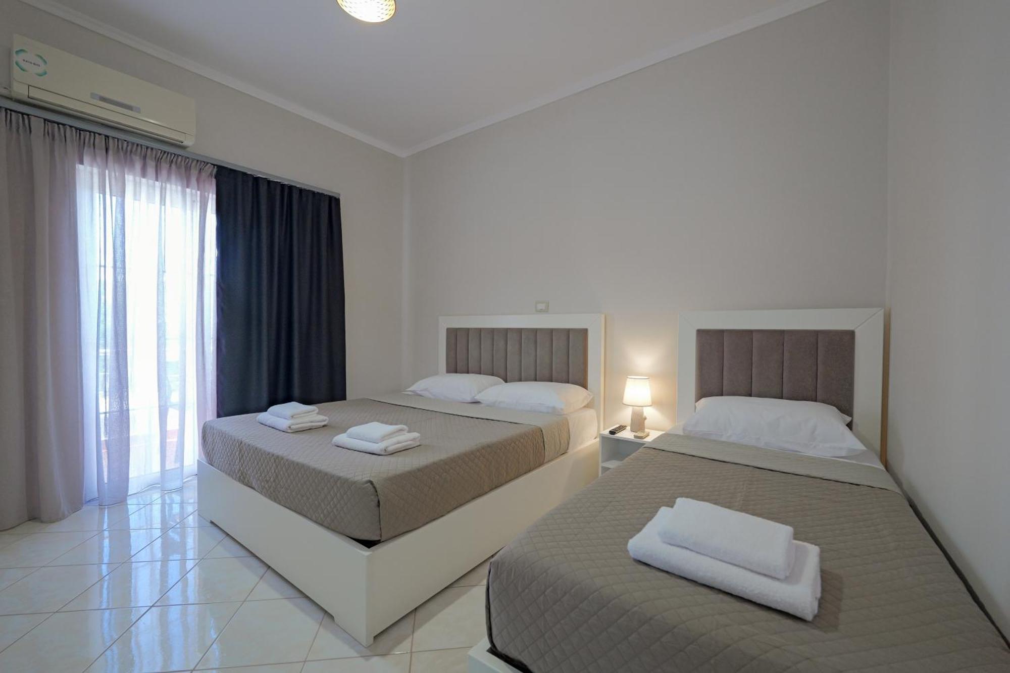 Hotel Deja Vu Ksamil Bagian luar foto