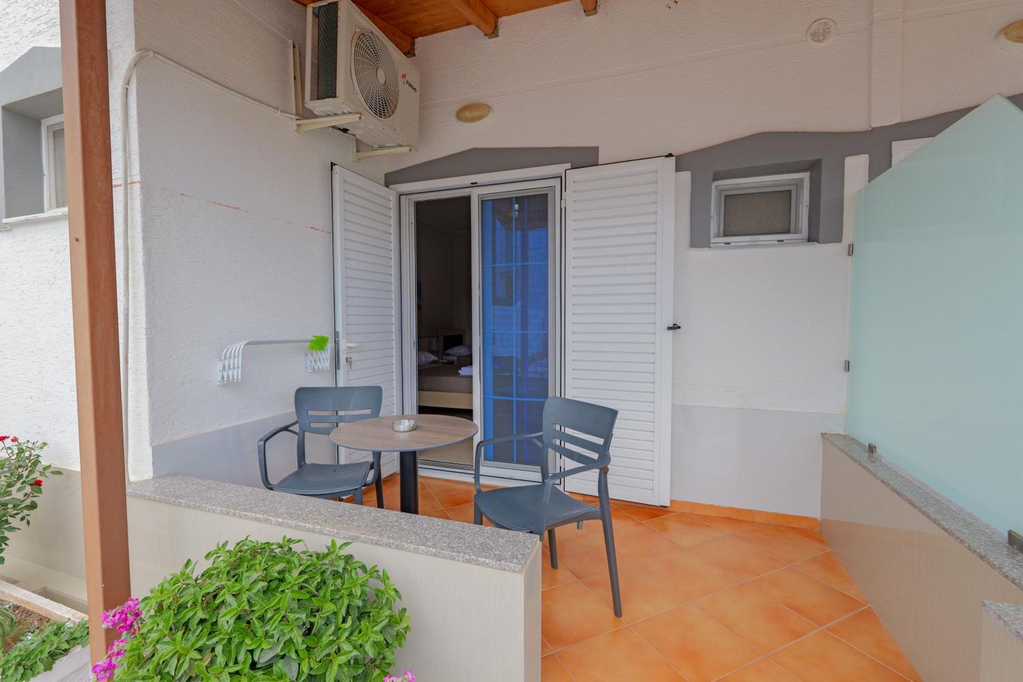 Hotel Deja Vu Ksamil Bagian luar foto