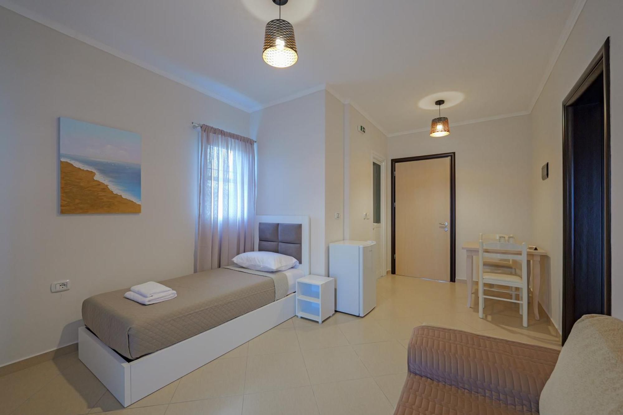 Hotel Deja Vu Ksamil Bagian luar foto