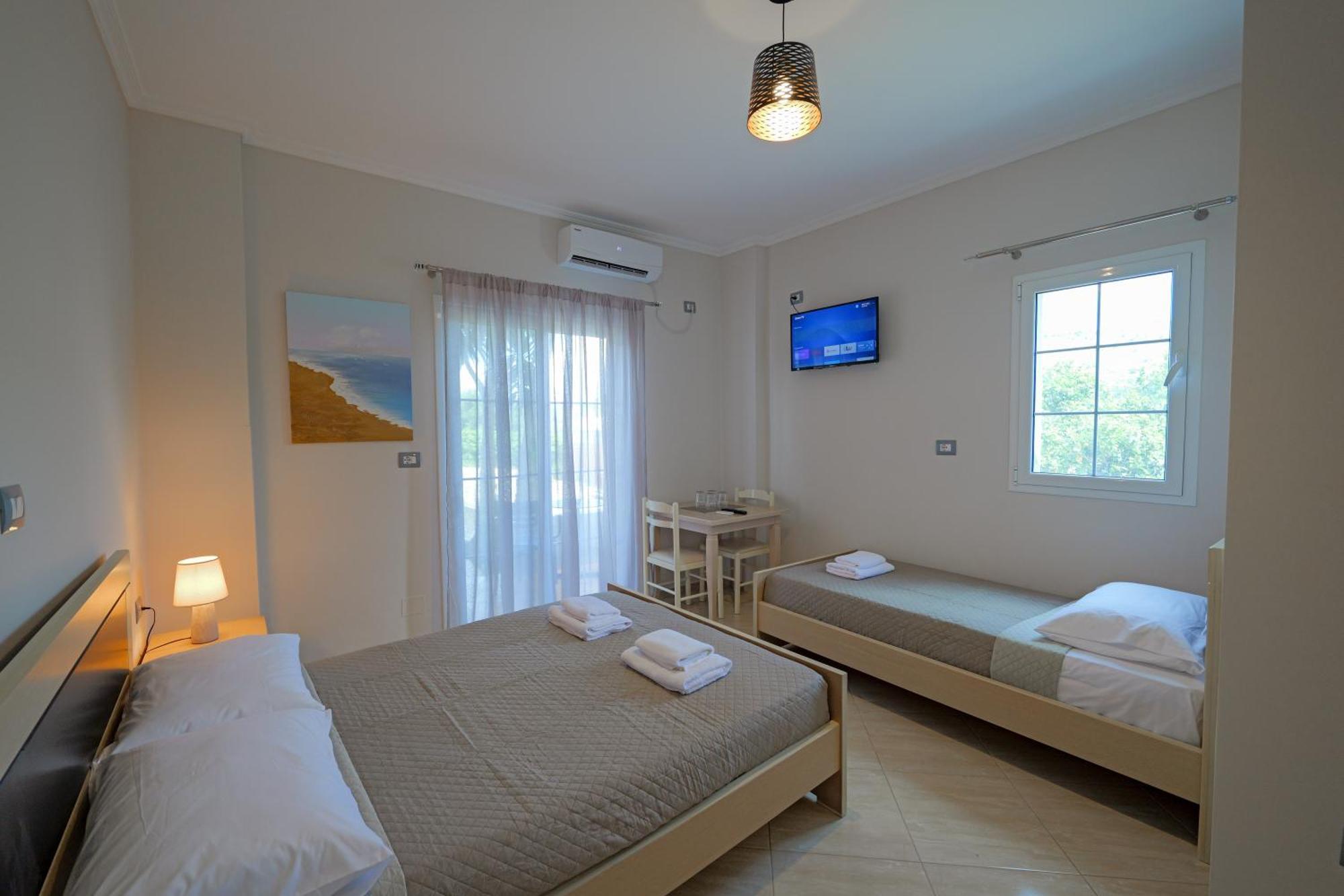 Hotel Deja Vu Ksamil Bagian luar foto