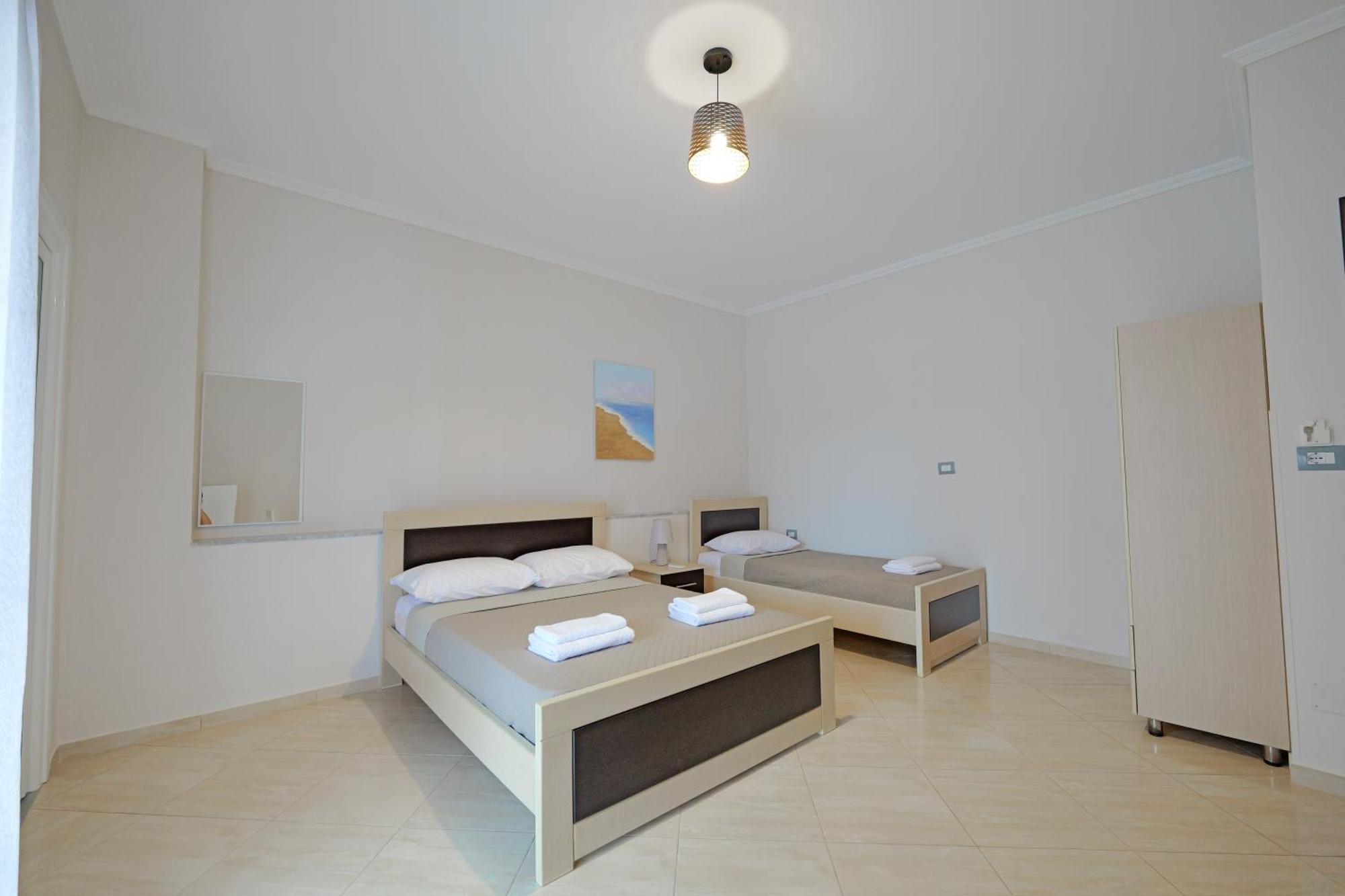 Hotel Deja Vu Ksamil Bagian luar foto